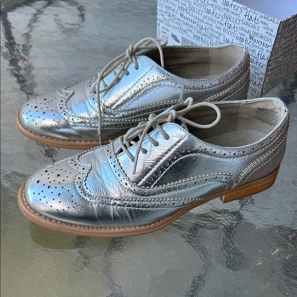 Metallic Silver Brogue Flats 8.5 Women’s - Picture 2 of 7